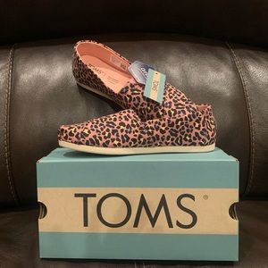 Brand New! TOMS Alpargata Blush Classic Leopard Print. Women’s size 5.5